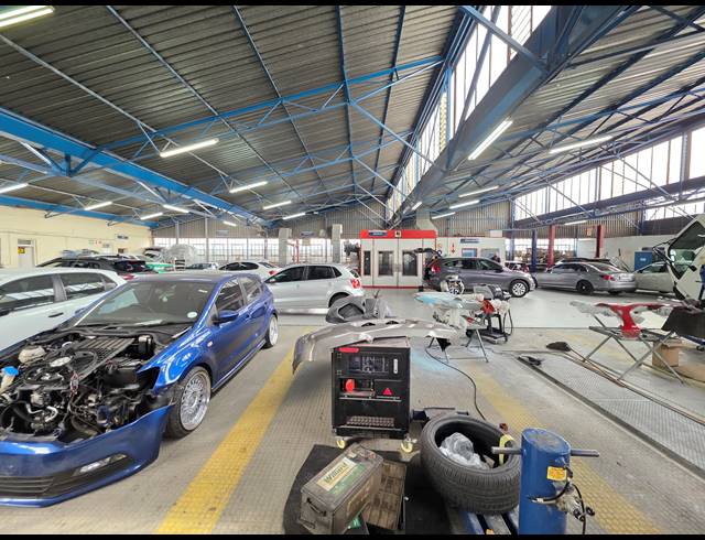 1,300M² WAREHOUSE FOR SALE IN BOOYSENS RESERVE